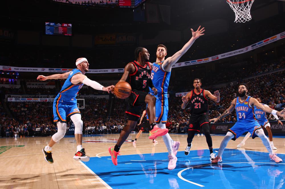 展示了其服 展示了其服